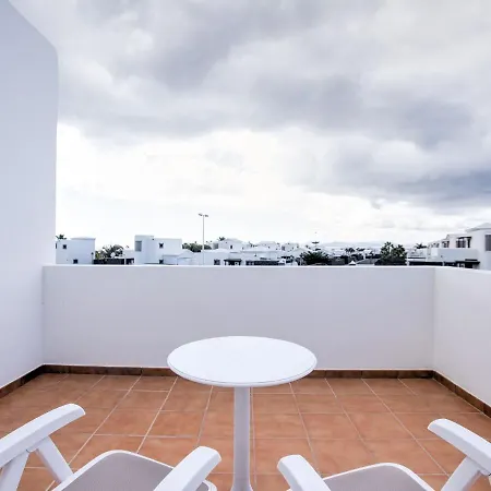 Casa de Férias Majestic Holiday In Playa Blanca With Private Pool